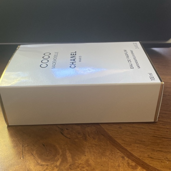 Chanel SENT WITH LOVE Gift Set lots in the bag! - Picture 4 of 16